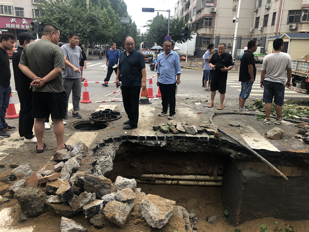 ֣�ݽ�ͶͨѶ�������޹�˾��չ�ֺ�ͨѶ�ܵ����޹���