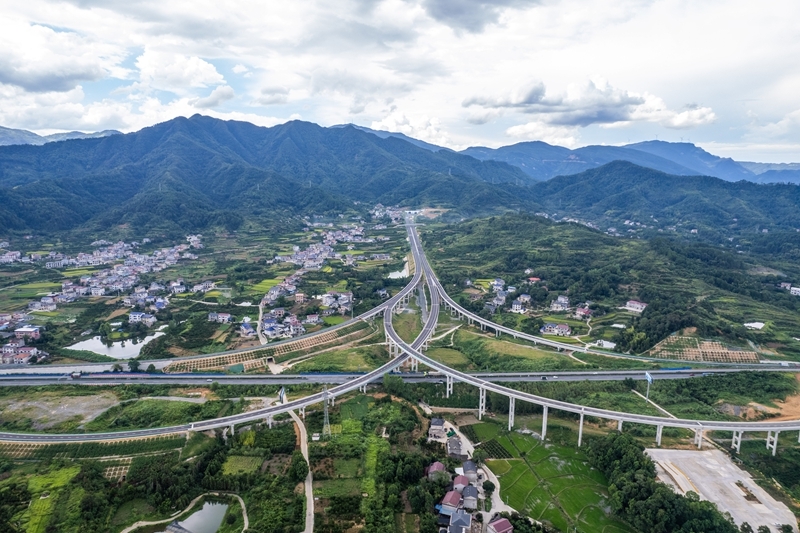 ȷ������ʵ����������ִ���ȡ�þ����Խ�չ ����д�ڵ��Ķ�ʮ������ȫ���ٿ�֮��